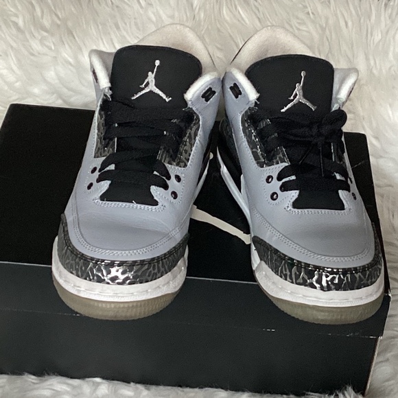 Air Jordans Retro 3s Wolf Grey - Picture 2 of 5